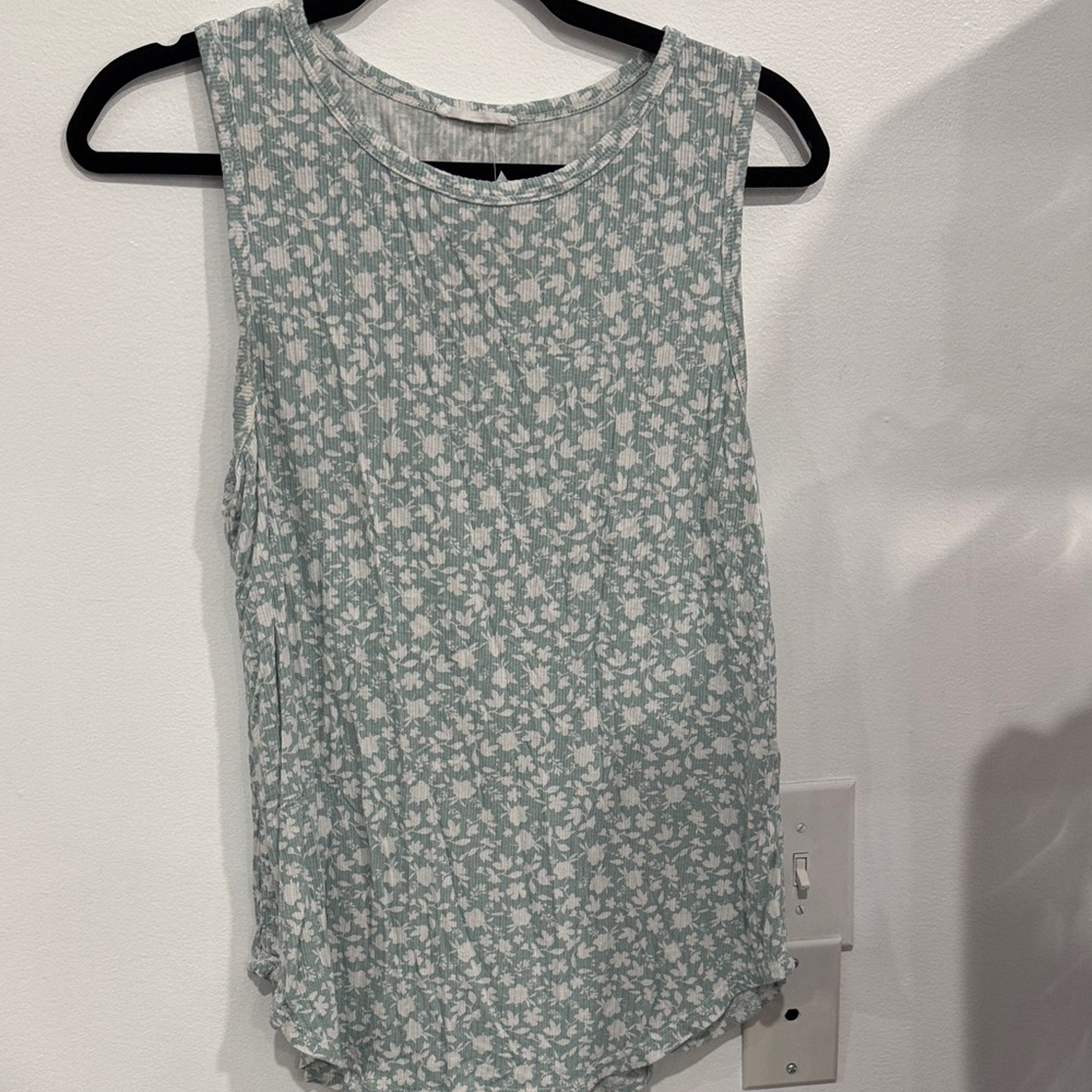 Floral Scoop-Neck Tank Top in Sage Green